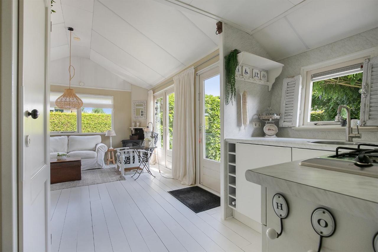 Beautiful 6-Person Chalet With Finnish Wood-Fired Sauna Tzummarum Buitenkant foto