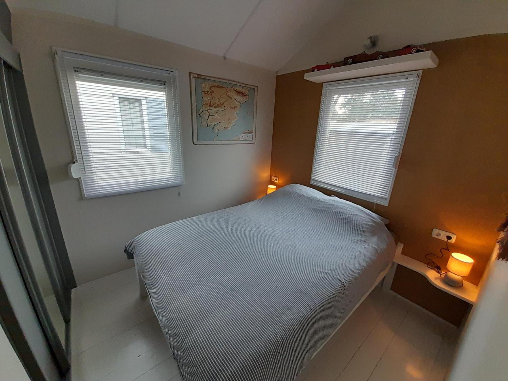 Beautiful 6-Person Chalet With Finnish Wood-Fired Sauna Tzummarum Buitenkant foto